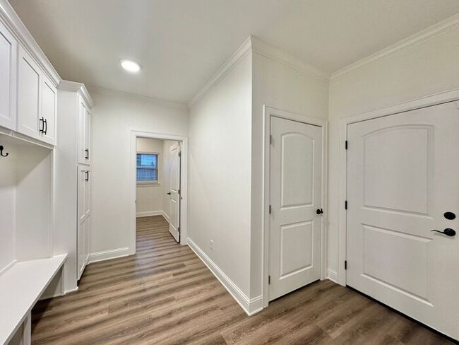 Building Photo - Stunning 3/2/2 on the Outskirts of Lindale!