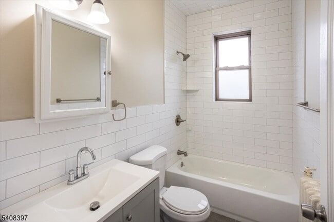 Building Photo - 204 Church St