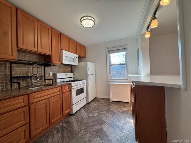 Building Photo - 267 Plainfield Ave