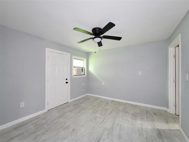 Building Photo - 5103 Karu Dr