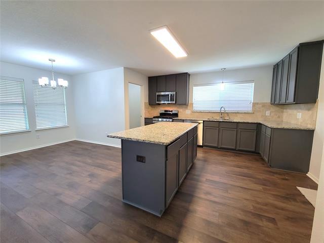 Building Photo - 2000 Lanshire Dr