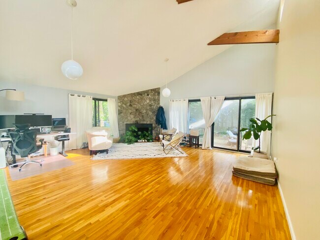 Building Photo - 14 Windsor Rd