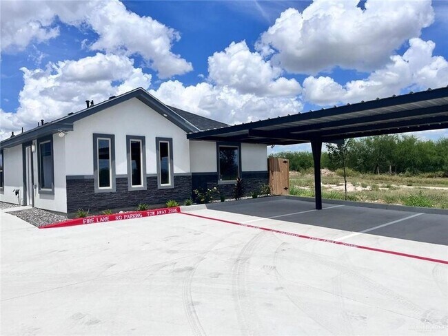 Building Photo - 709 Palmer Rd