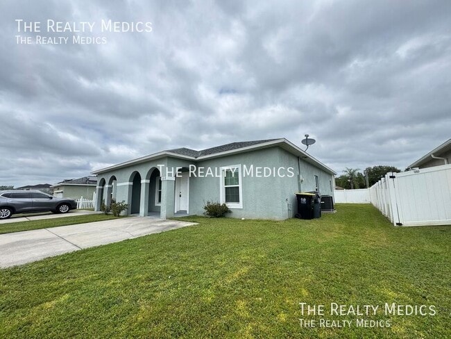 Building Photo - 548 Albatross Dr