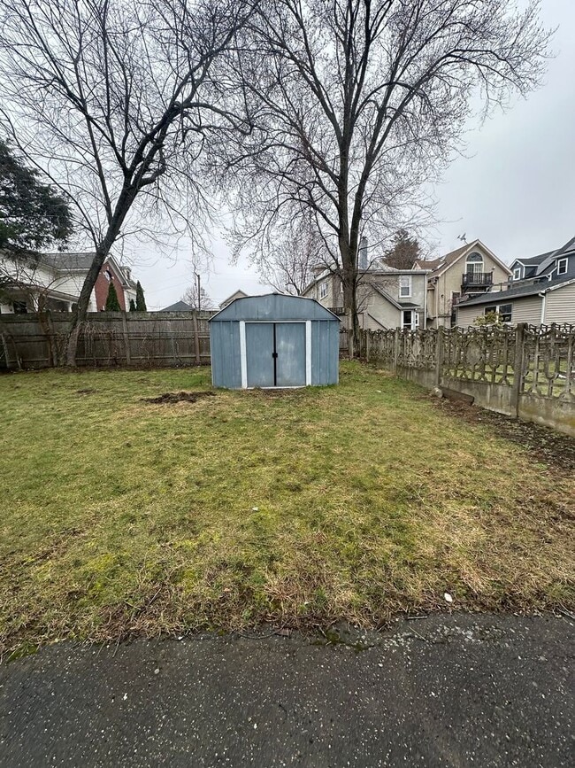 Building Photo - 28 Olcott St