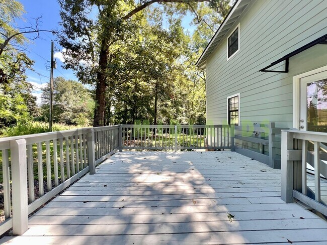 Building Photo - 746 Madera Rd