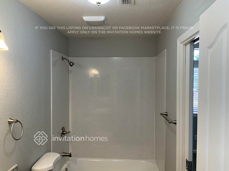 Building Photo - 472 Woodcrest Dr
