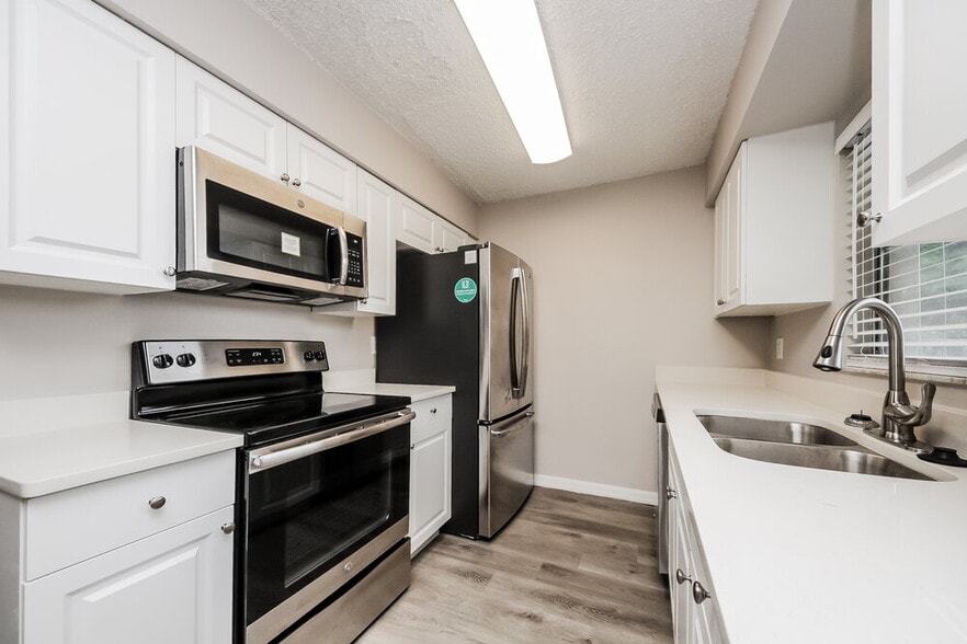 Building Photo - 242 Cheshire Ct