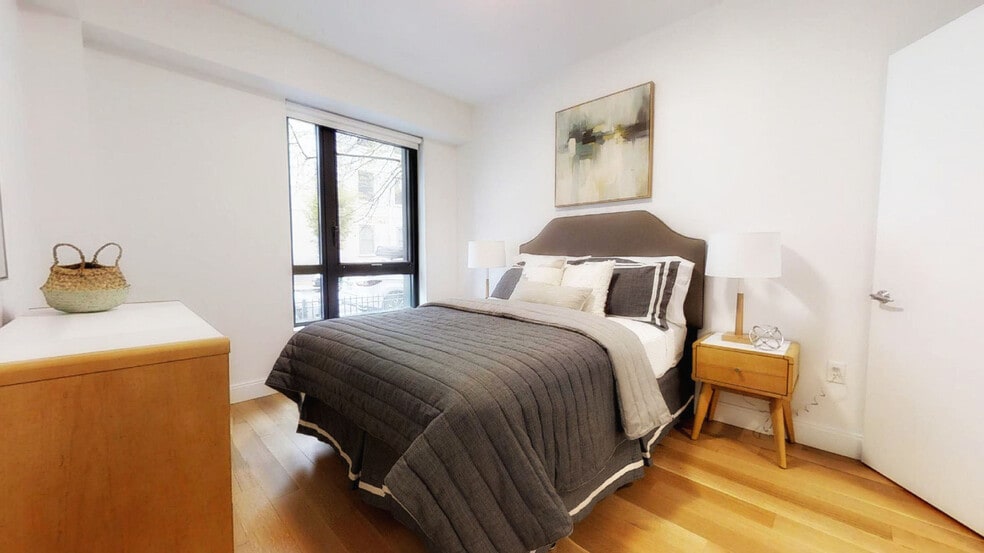 Building Photo - 100 Camden St