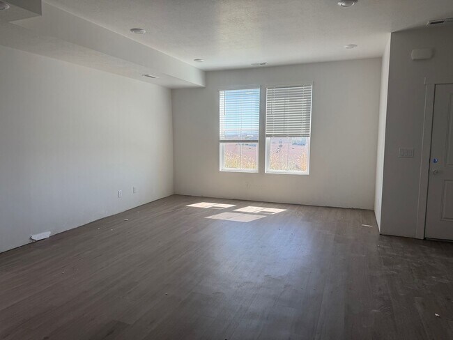 Building Photo - 958 Swoop Dr