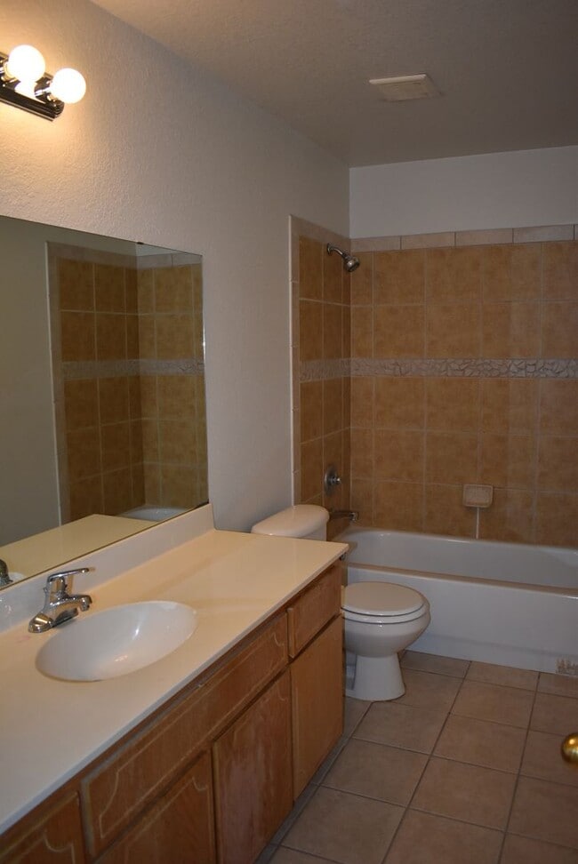 Building Photo - 404 Dale Ave