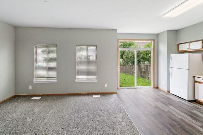 Building Photo - 678 Zachary Dr