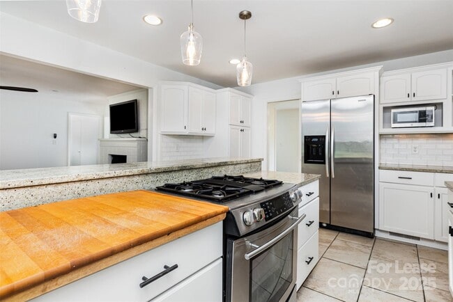 Building Photo - 6334 Fair Valley Dr