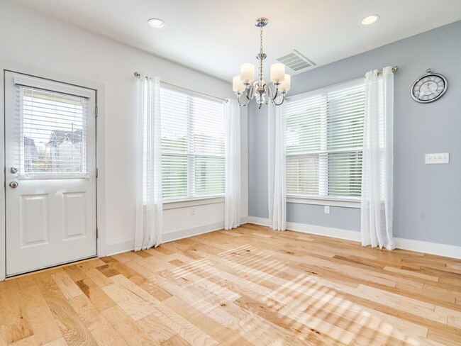 Building Photo - 2215 Capulet St
