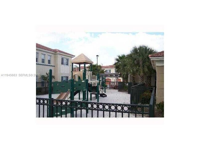 Building Photo - 2589 Centergate Dr