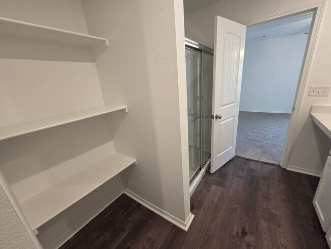 Building Photo - 1088 RAVEN WALK Dr