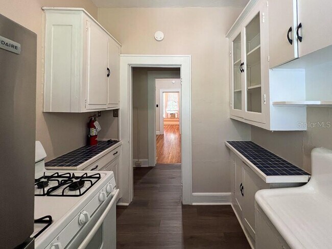 Building Photo - 318 NE 2nd Ave