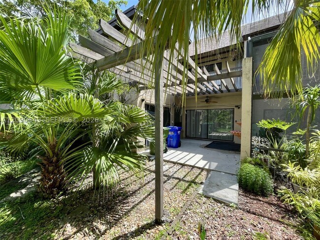 Building Photo - 2160 Bayberry Dr