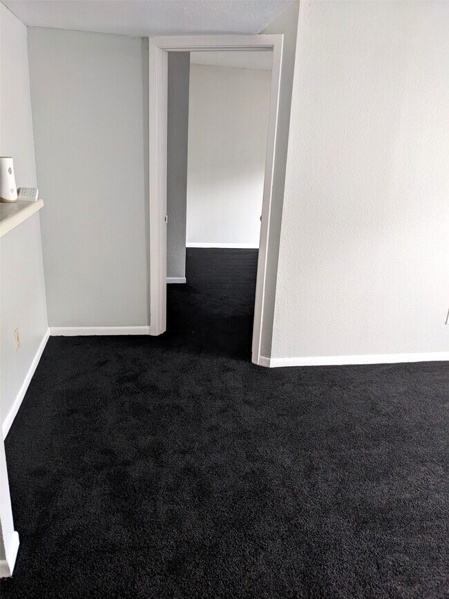 Building Photo - 8421 Hearth Dr