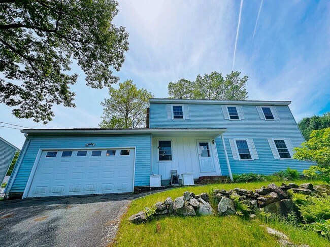 Building Photo - 10 Friar Tuck Ln