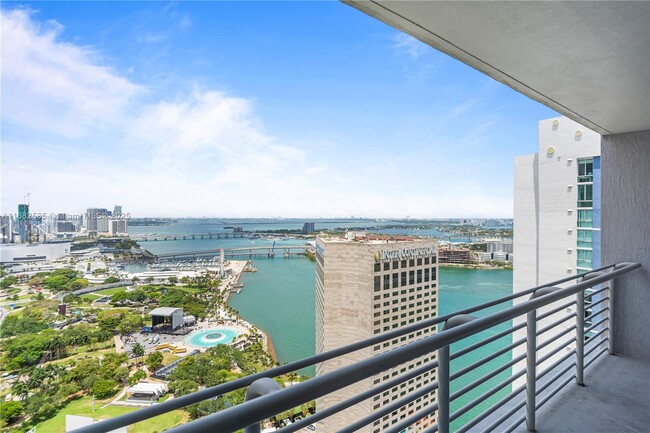 Building Photo - 325 S Biscayne Blvd