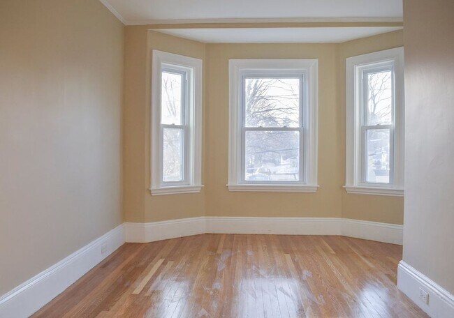 Building Photo - 113 Railroad Ave