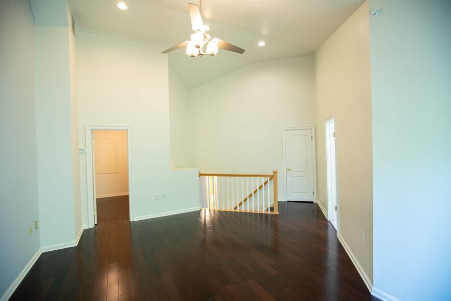 Master Bedroom - 4006 Dogberry Ln