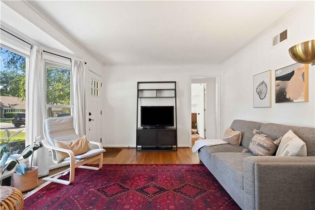 Building Photo - Charming Prairie Village Ranch + Designer ...