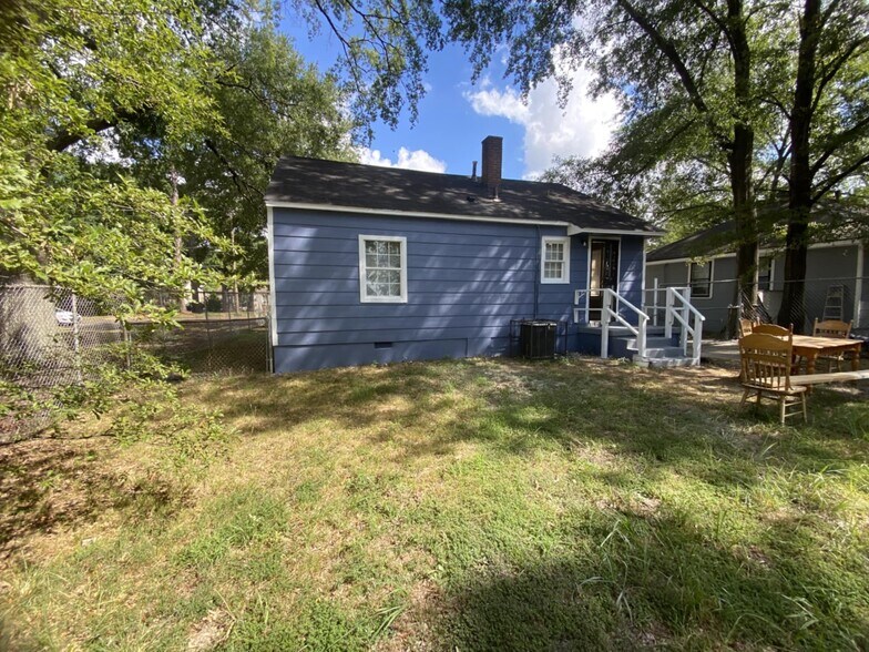 Building Photo - 3449 Sharpe Ave