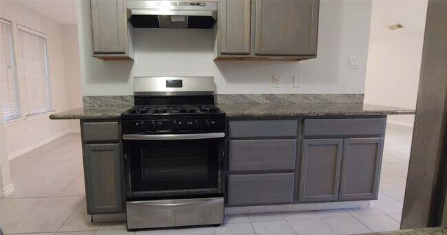 Building Photo - 1930 Pepperwood Ln