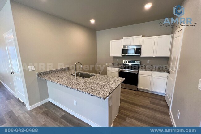 Building Photo - 3 Bedroom Townhome In Harvest Wolfforth!