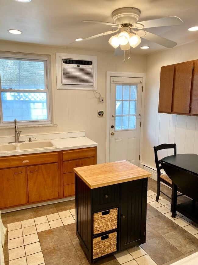 Building Photo - Stunning 2-Bedroom Townhouse in South Philadelphia Available August 1st!