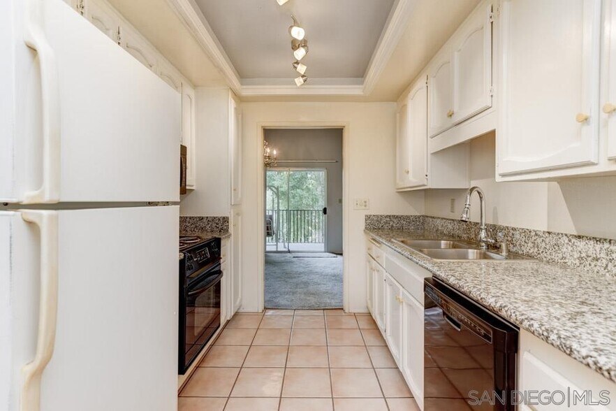 galley kitchen - 12010 Caminito Campana