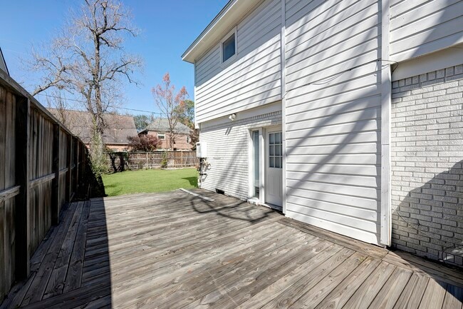 Building Photo - 3008 Amherst St