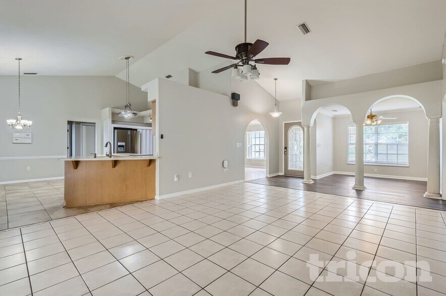 Building Photo - 13530 Coronado Dr