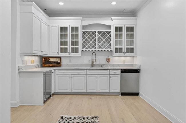 Building Photo - 1812 Wellbourne Dr NE