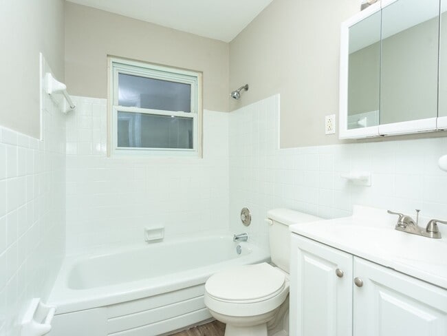 Building Photo - Charming 3 Bed 1 Bath Home