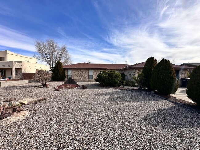 Building Photo - Move-In Special: ½ OFF First Month’s Rent! 3 Bedroom 2 Bathroom 2109 Sqft