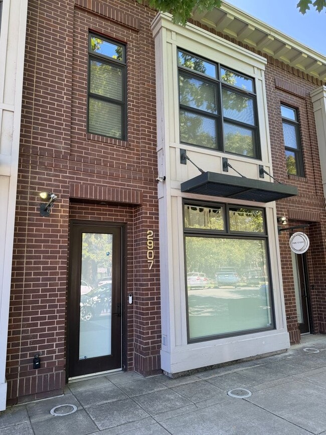 Building Photo - Rare Live/Work or Residential Opportunity in the Heart of North Oak Park!