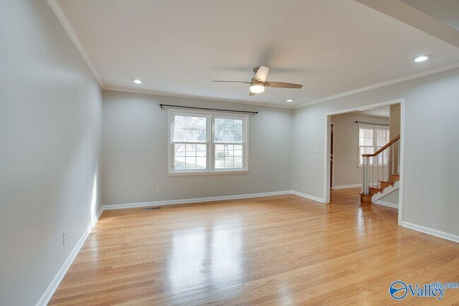 Building Photo - 2700 Briarwood Dr SE