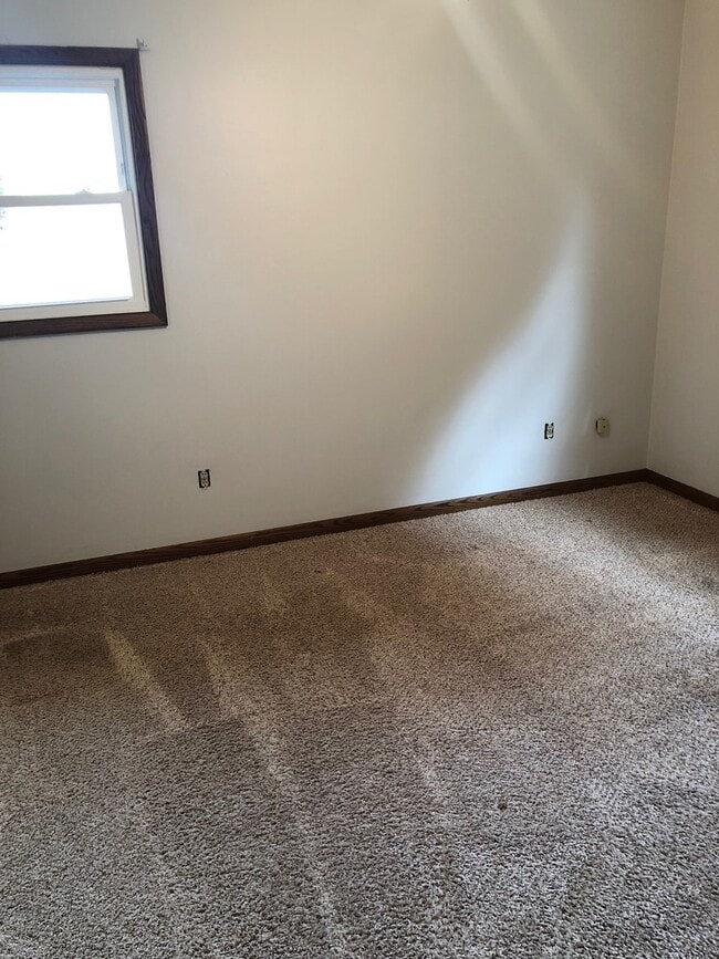 Building Photo - 2 Bedroom Ranch Home in Summit Township