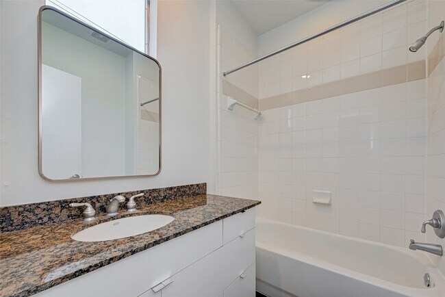 Building Photo - 5342 Darling St