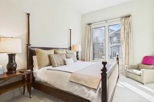 Building Photo - 501 Rio Grande Pl