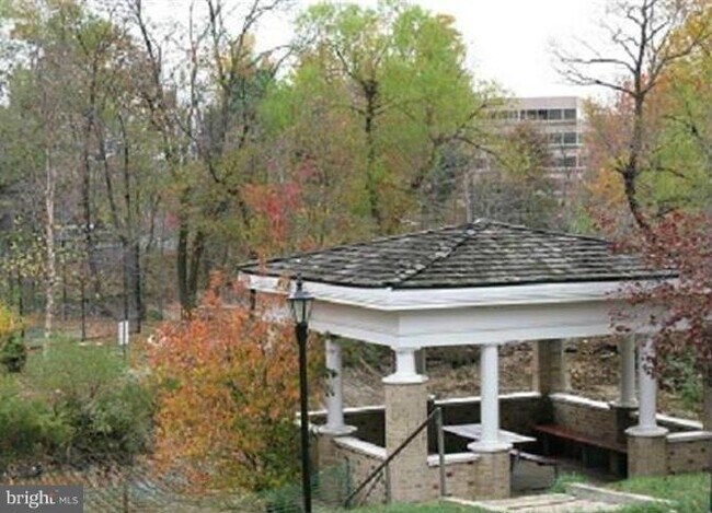 Building Photo - 8360 Greensboro Dr