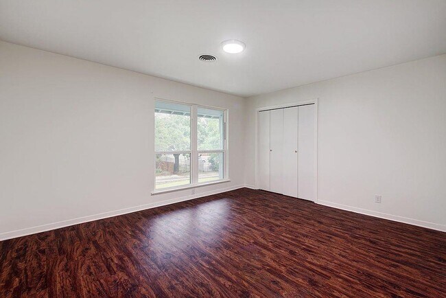 Building Photo - 6108 Cherrylawn Cir