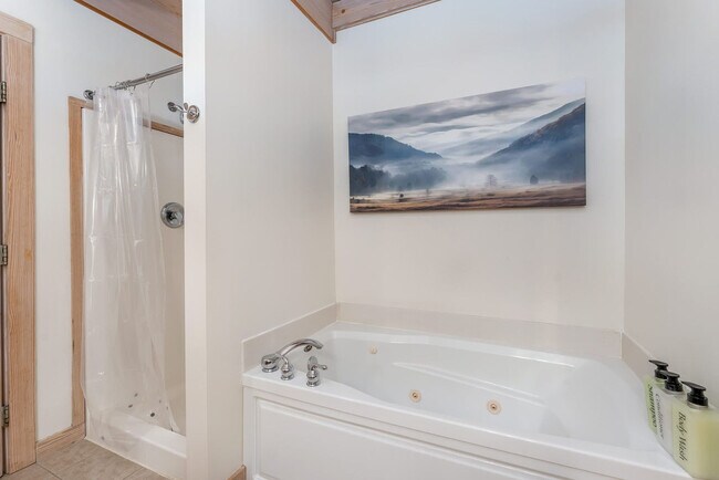 Building Photo - 2224 Brevard Rd