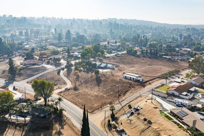 Building Photo - 15293 Golden Star Ave