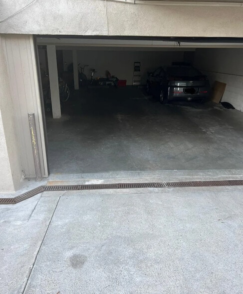 Building Photo - 36 Breeze Ave