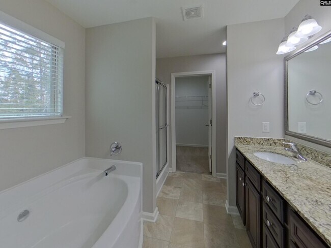 Building Photo - 326 Fairford Rd