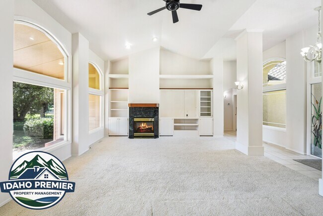 Building Photo - 418 E Trailside Dr